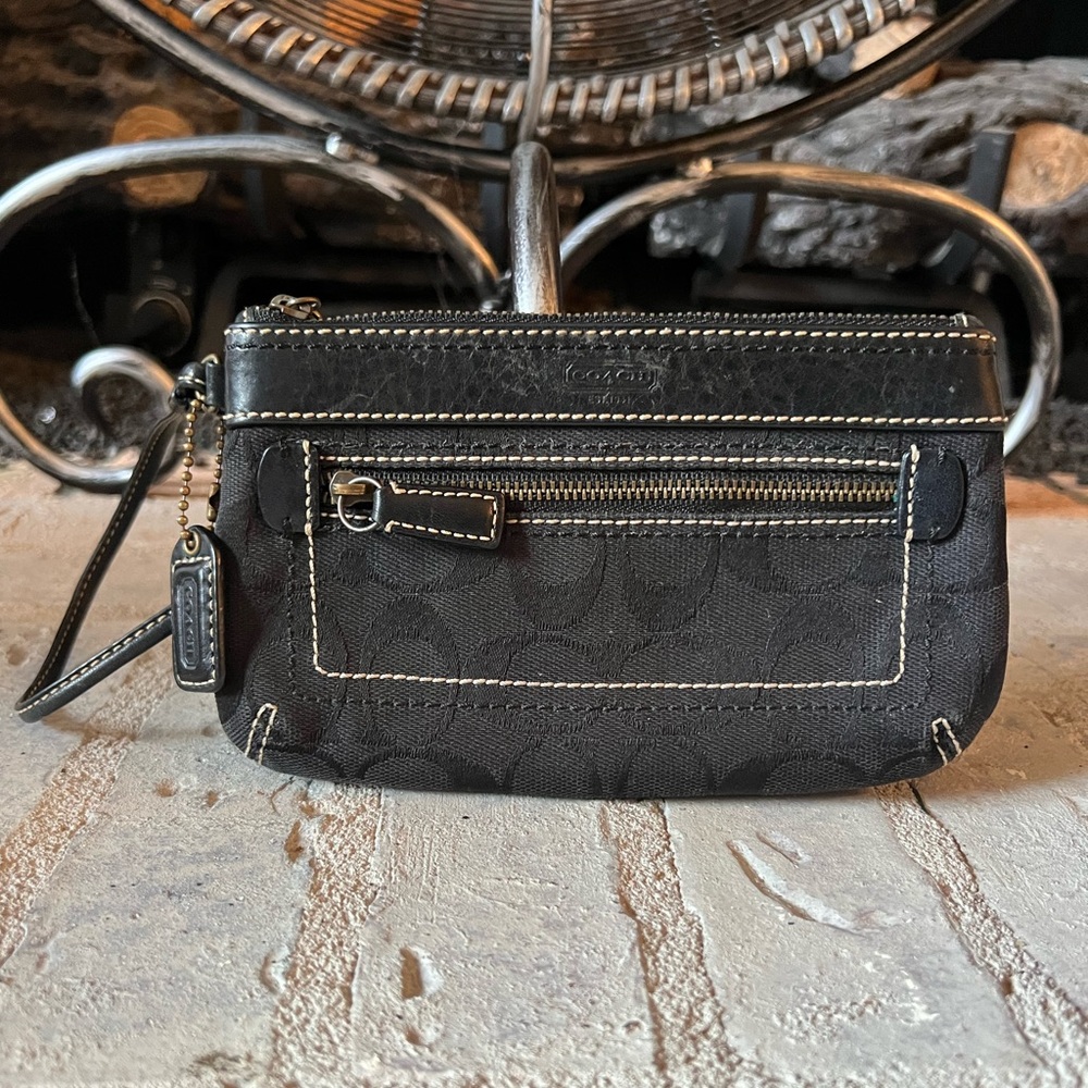 COACH Vintage Signature Jacquard Wristlet Black - Picture 2 of 8